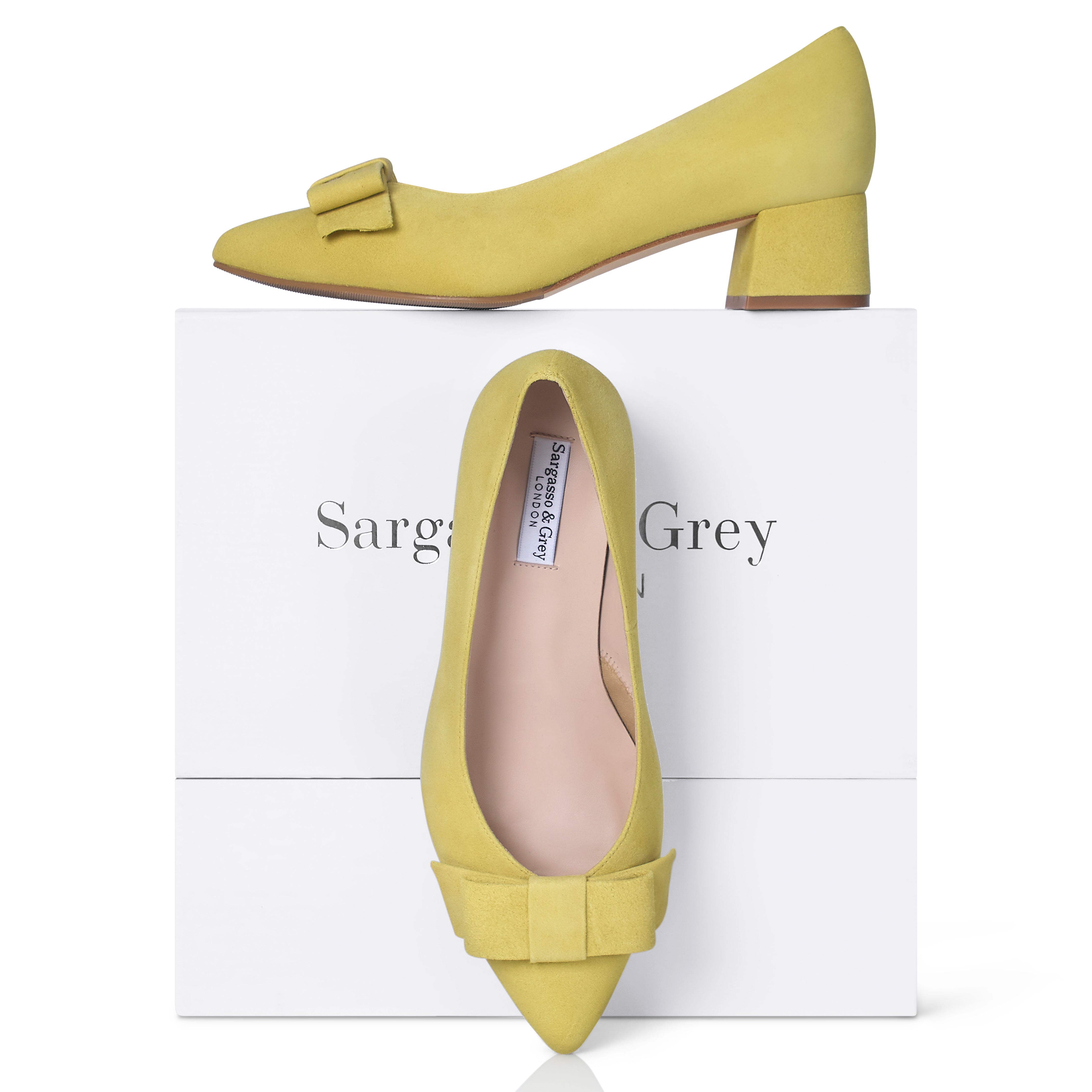 靴 YELLO MUTED HEELS Extra-wide Fit Yellow Suede Block Heel Courts – Sargasso and Grey