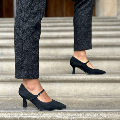 Elsa Wide Fit Court Shoe – Black Suede