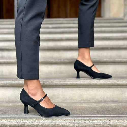 Elsa Wide Fit Court Shoe – Black Suede