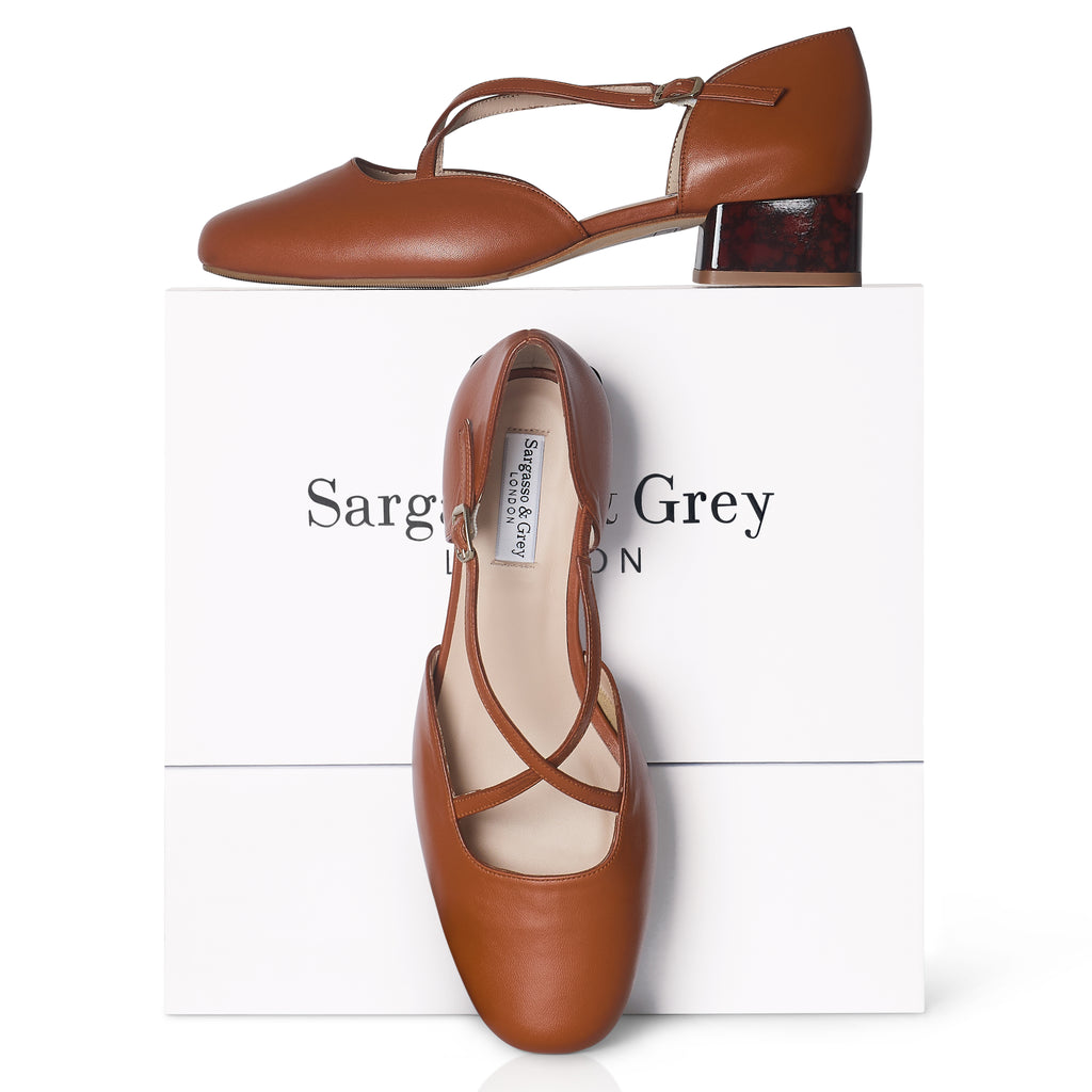 Fliss Wide Fit Square Toe Court Leather