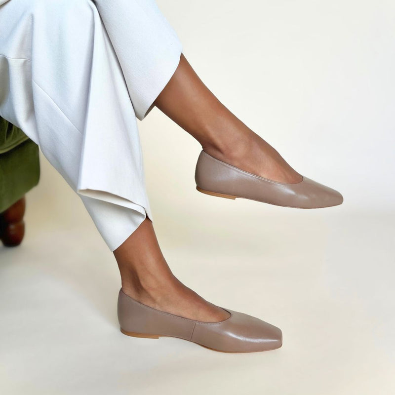 Hepburn Wide Fit Ballet Flats - Latte Leather