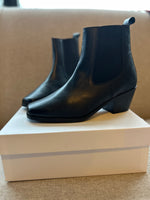 PRE-PRODUCTION SAMPLE - Vallera Extra-Wide Fit Boots - Black Leather (SAMPLE SALE)