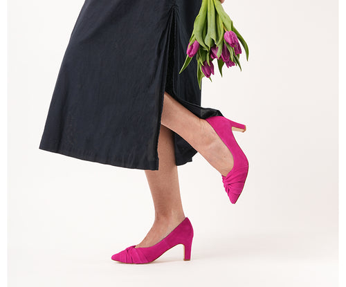 CURRENT SEASON SECONDS - Lola Extra-Wide Fit Court Shoe – Fuchsia Suede