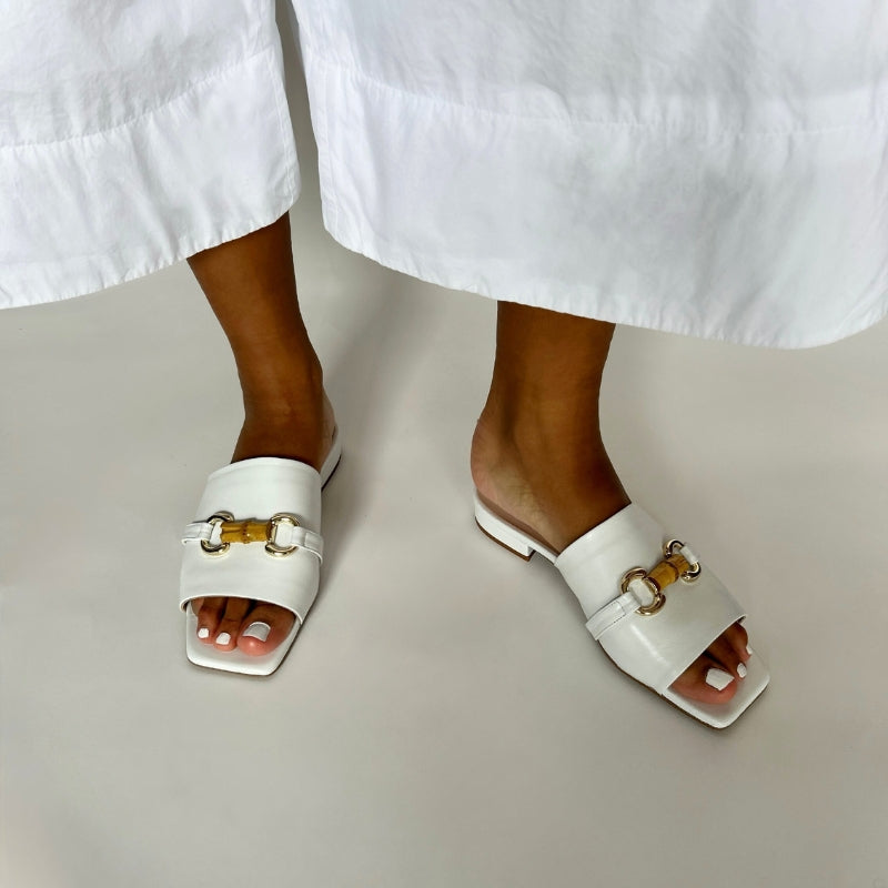 White Leather Extra-wide Fit Snaffle Sliders – Sargasso and Grey