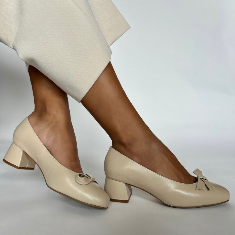 Tamsin Extra-Wide Fit Courts - Almond Leather
