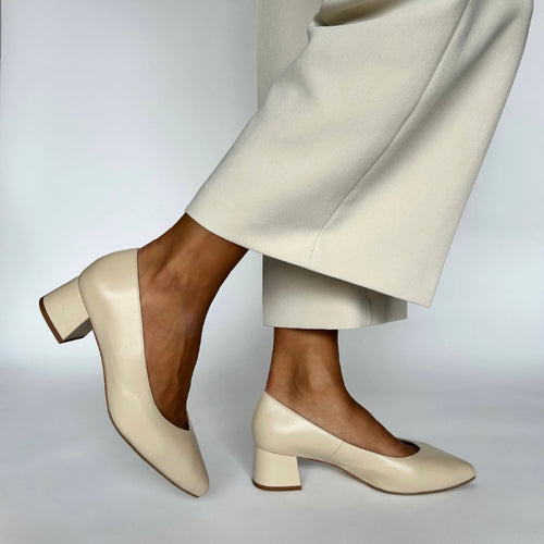 Tori Extra-Wide Fit Courts - Almond Leather