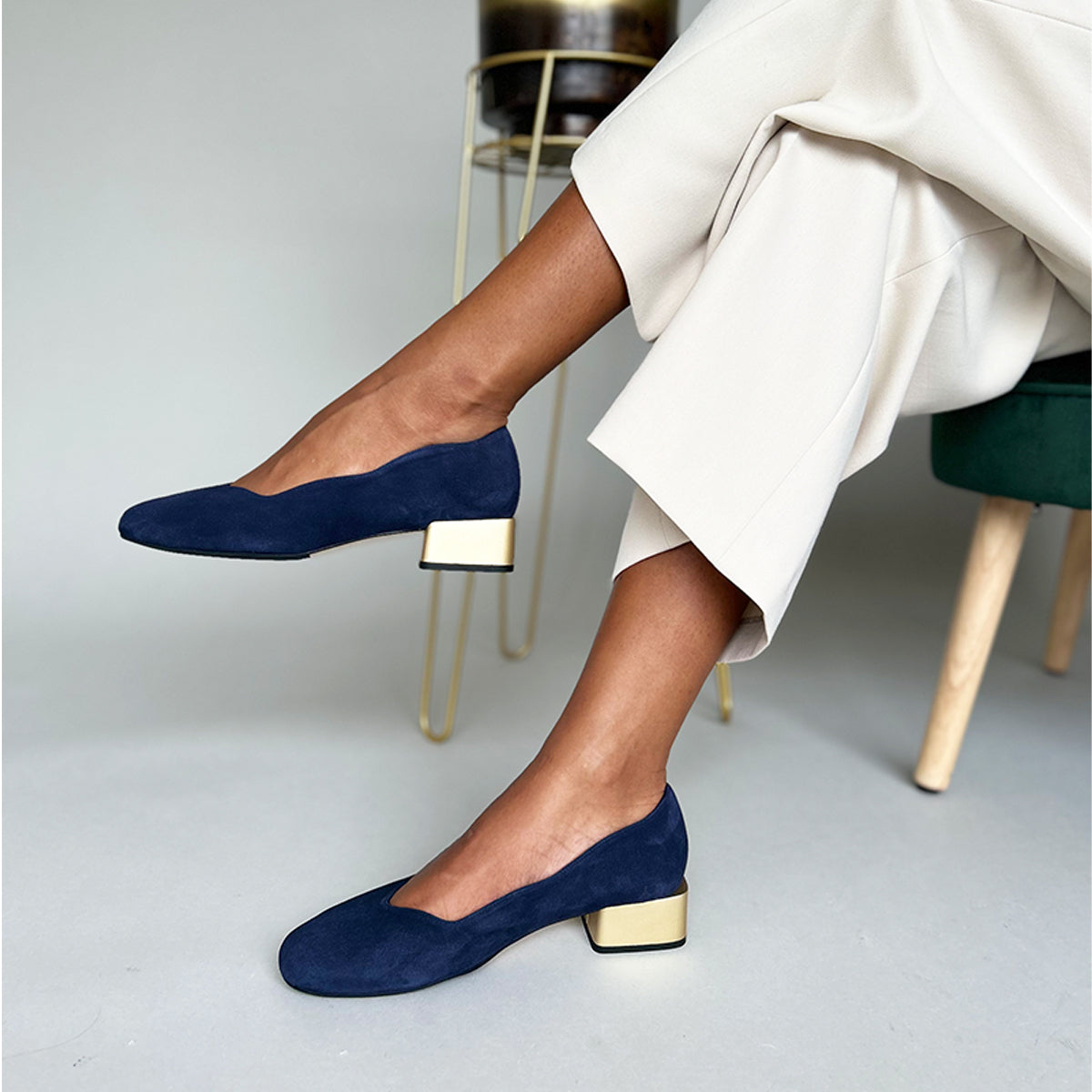 Verwunderlich Wide Fit Pumps Bild