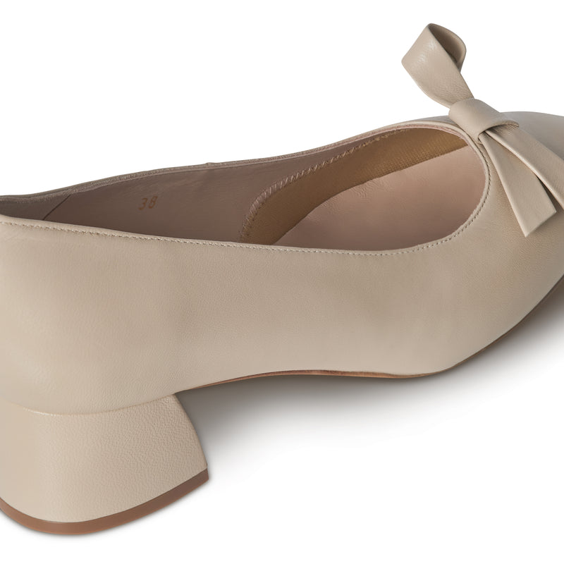 Tamsin Extra-Wide Fit Courts - Almond Leather