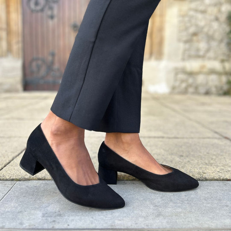 Tori Extra-Wide Fit Courts - Black Suede