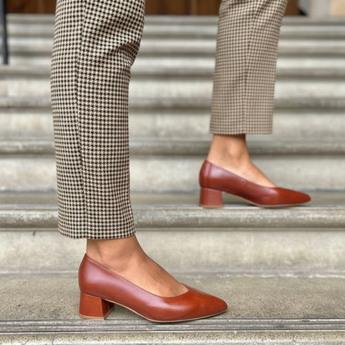 Tori Extra-Wide Fit Courts - Tan Leather