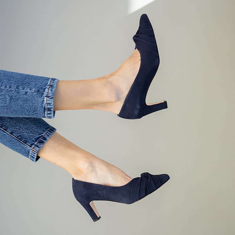 Lola Extra-Wide Fit Court Shoe – Navy Suede