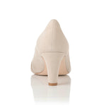 Lola Wide Fit Court Shoe – Sand Suede